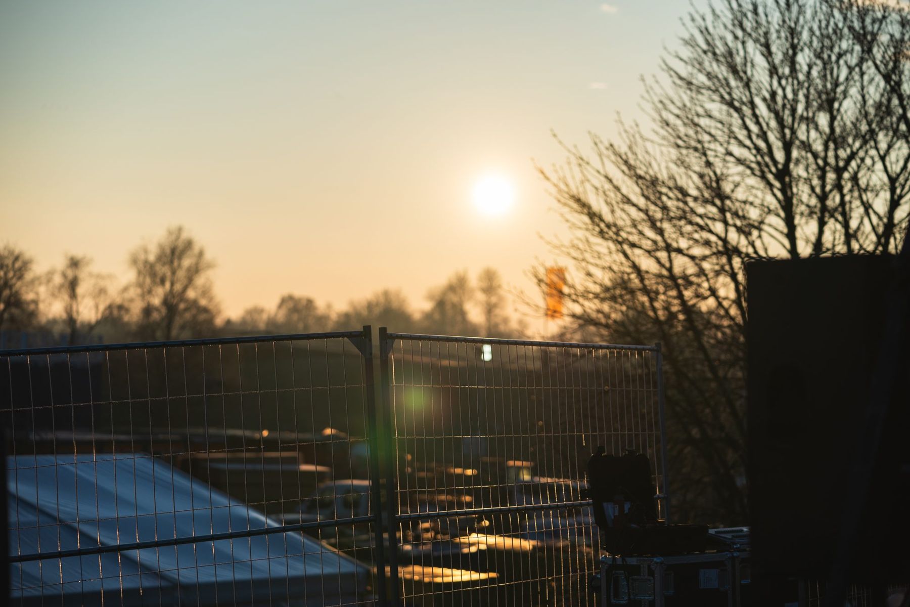 Veranstaltungsgelände im Morgenlicht